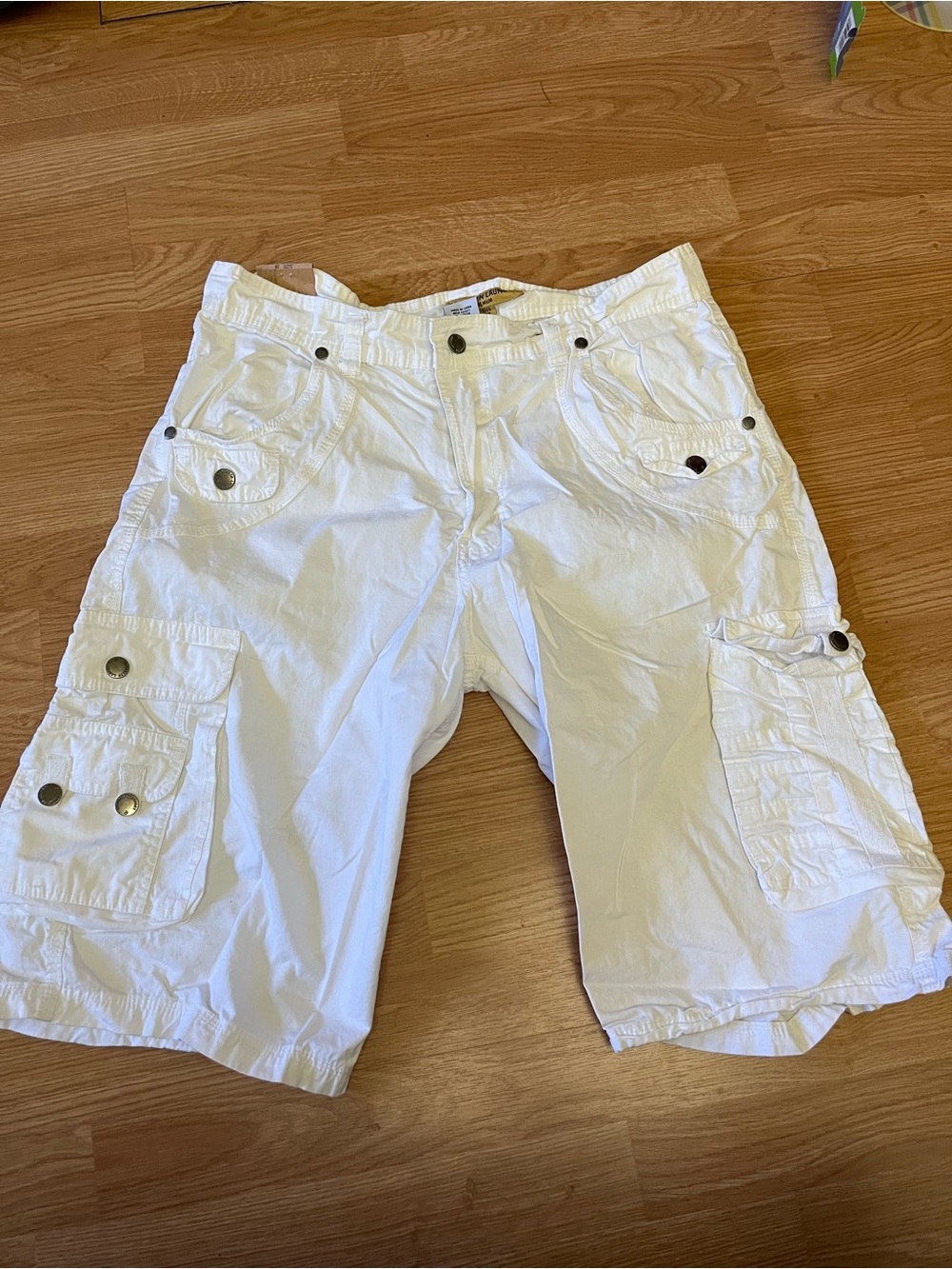 NWT Men's White Cargo Shorts